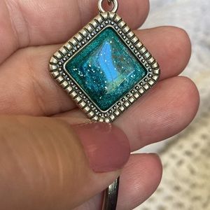 New! Stunning Teal bracelet